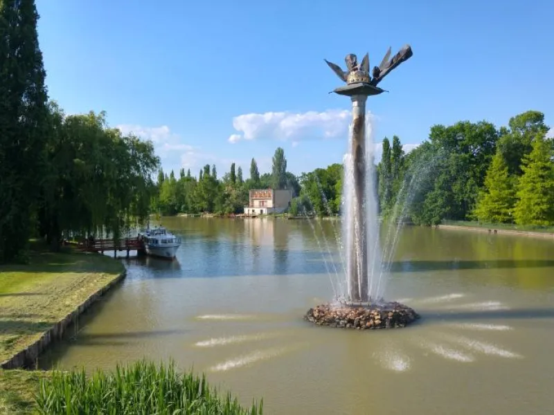 Millenniumi Emlékszobor, Szarvas